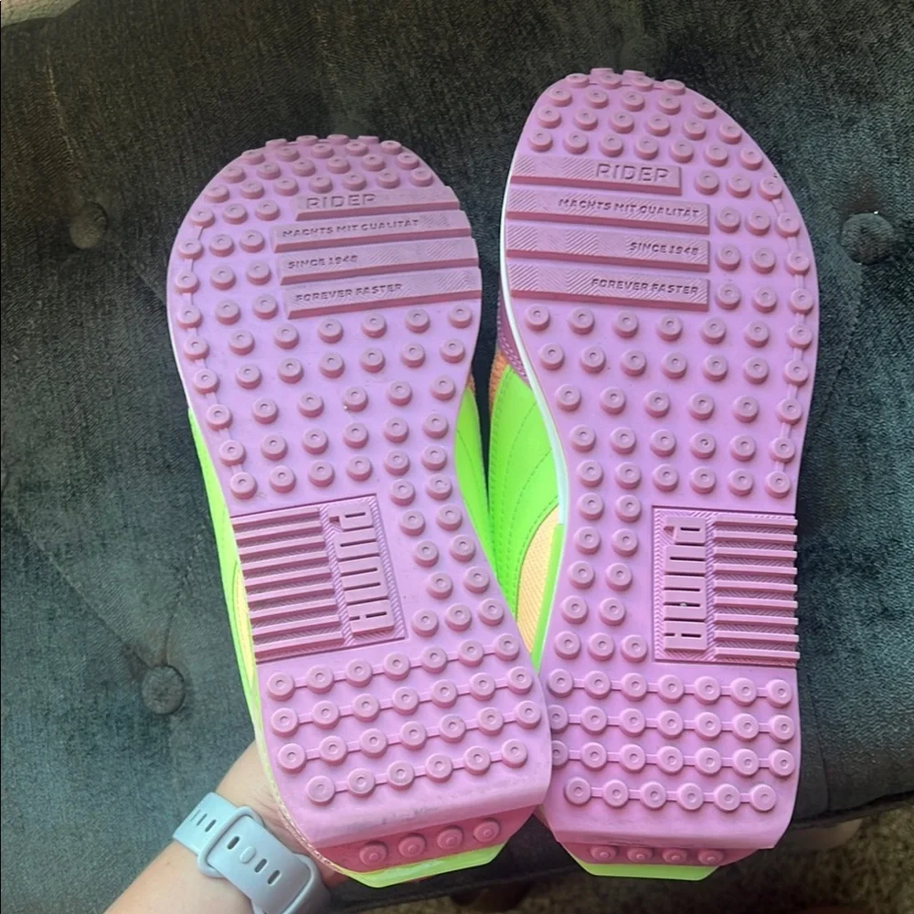 PUMA Women's White, Pink, and Green Sneakers - Picture 3 of 6